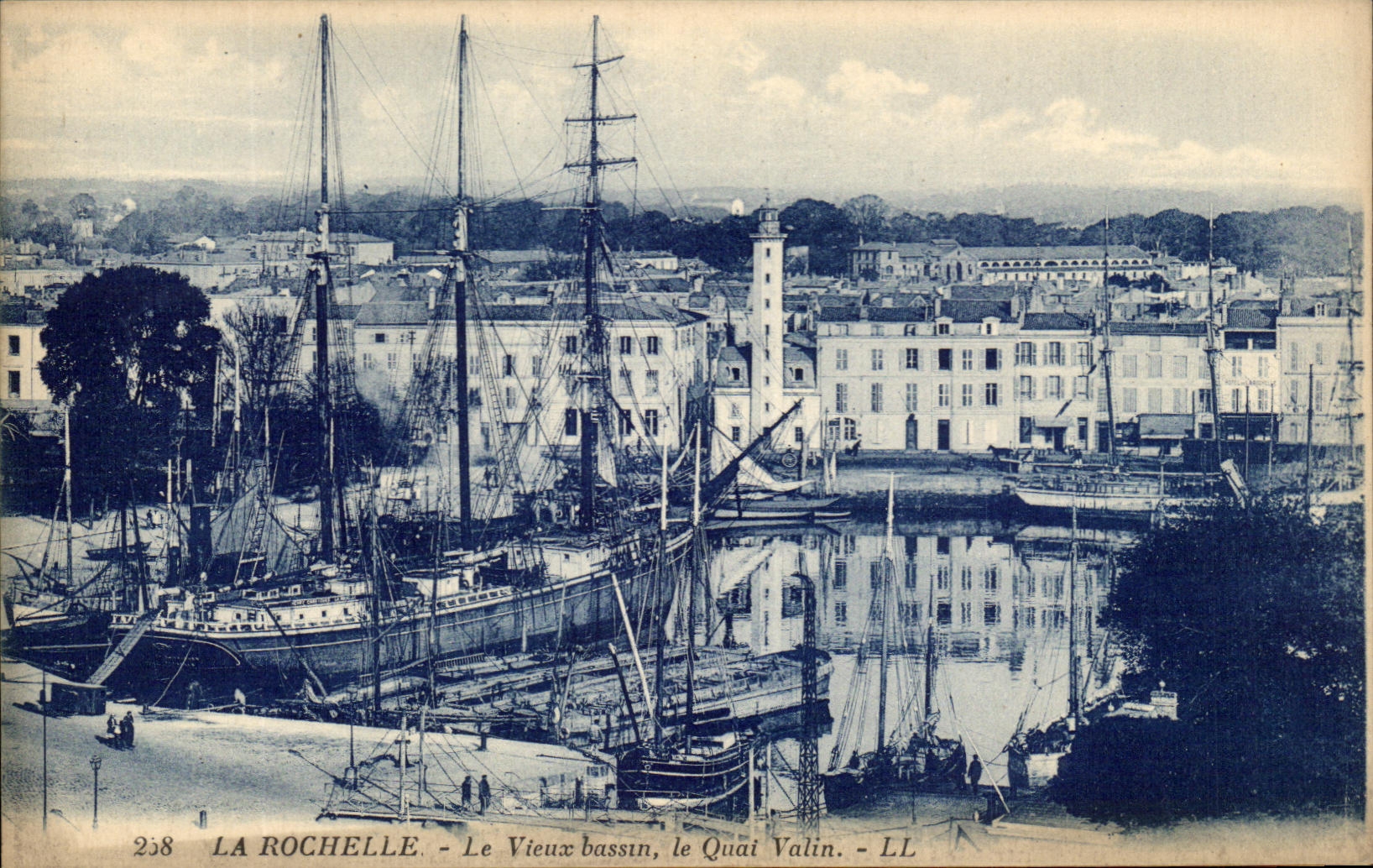 CPA La Rochelle the Old Basin the Quay Valin Boats