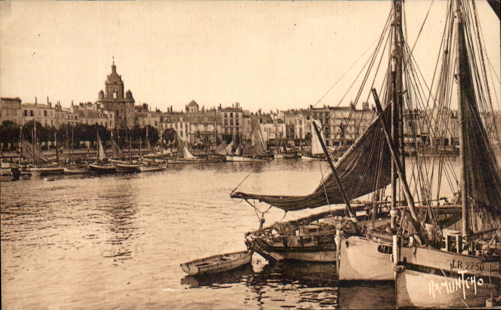 CPA La Rochelle a Corner of the Port Boats