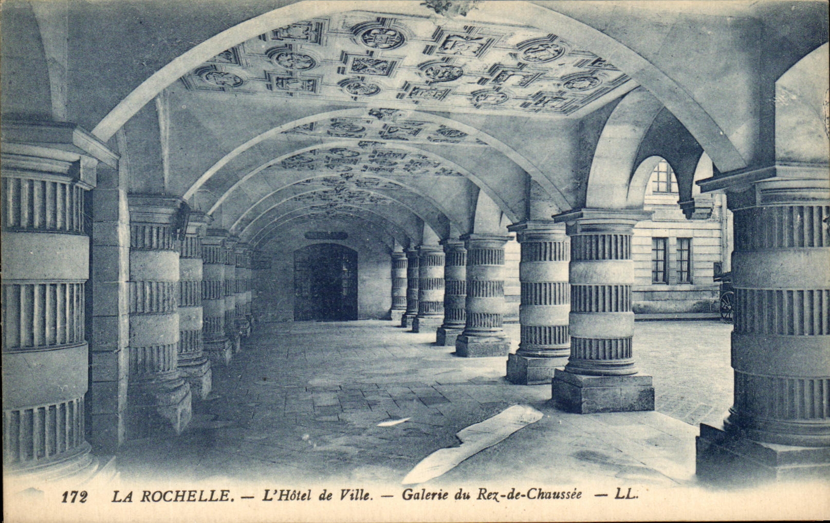 CPA La Rochelle the Town hall Gallery of rez of roadway