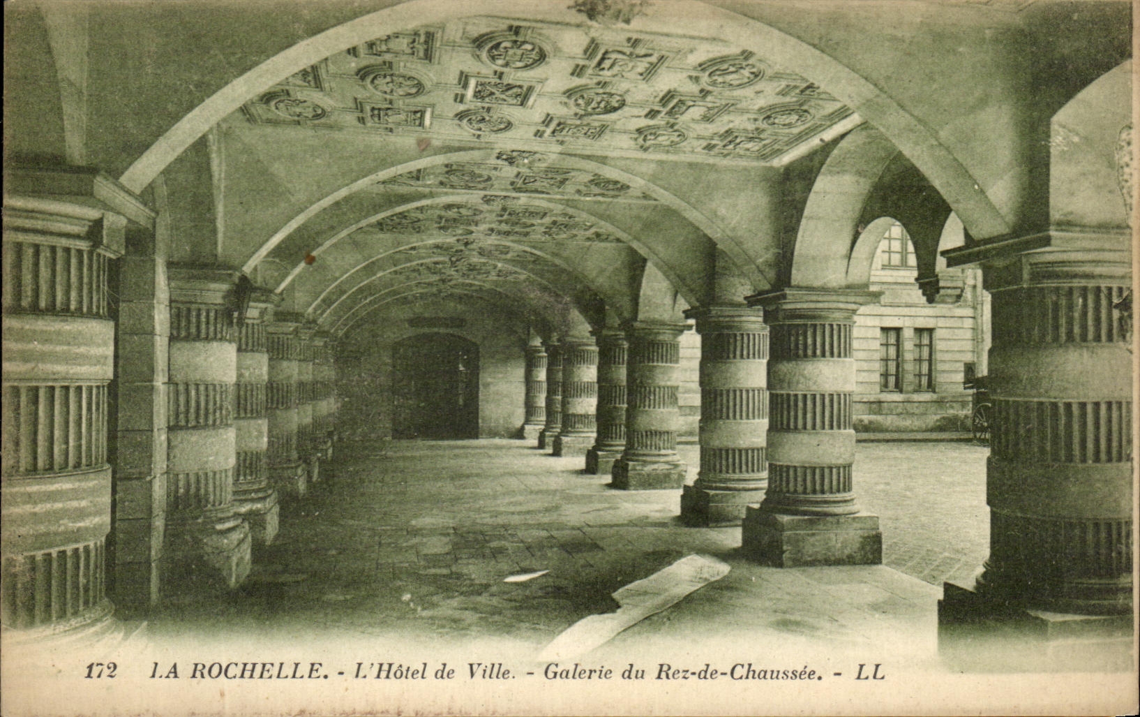 CPA La Rochelle the Town hall Gallery of Rez de Chaussee