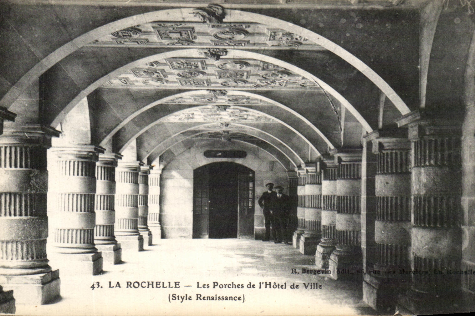 CPA La Rochelle Porches of the Town hall