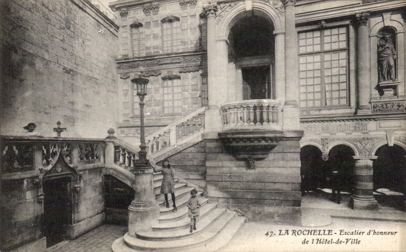 CPA La Rochelle Main staircase of the Town hall