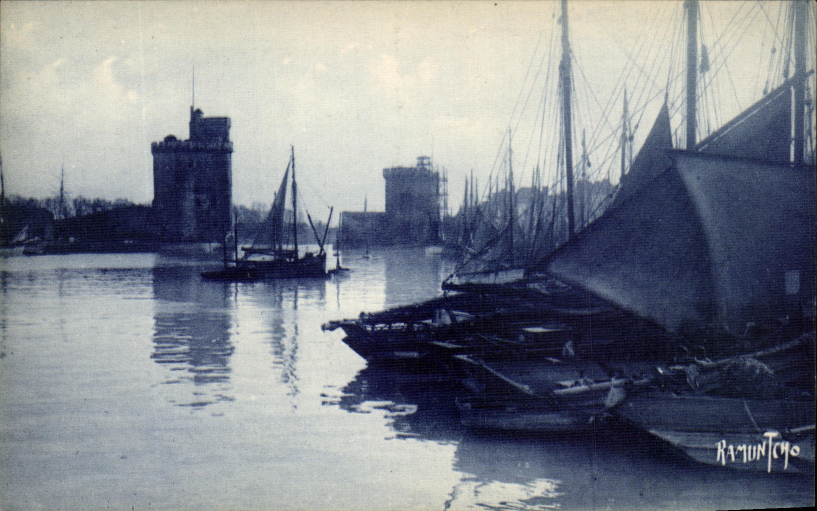 CPA La Rochelle The Way out off the harbor Boats