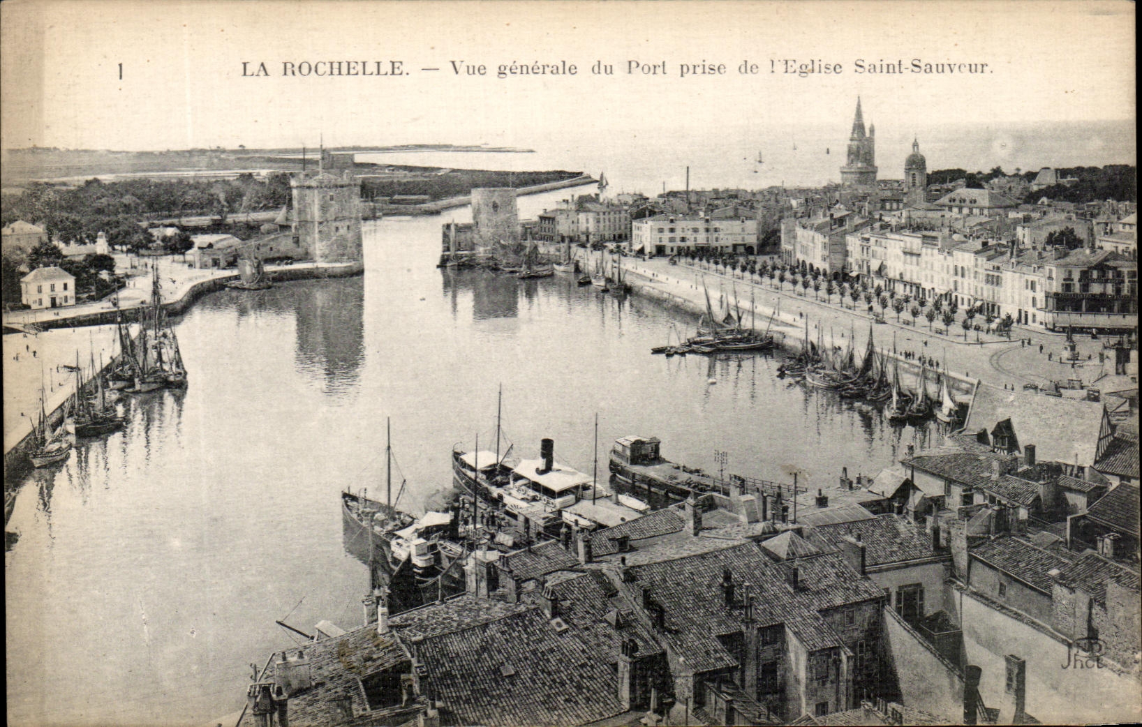 CPA La Rochelle View of the Port taken of I' Eglise Saint Saver Boats