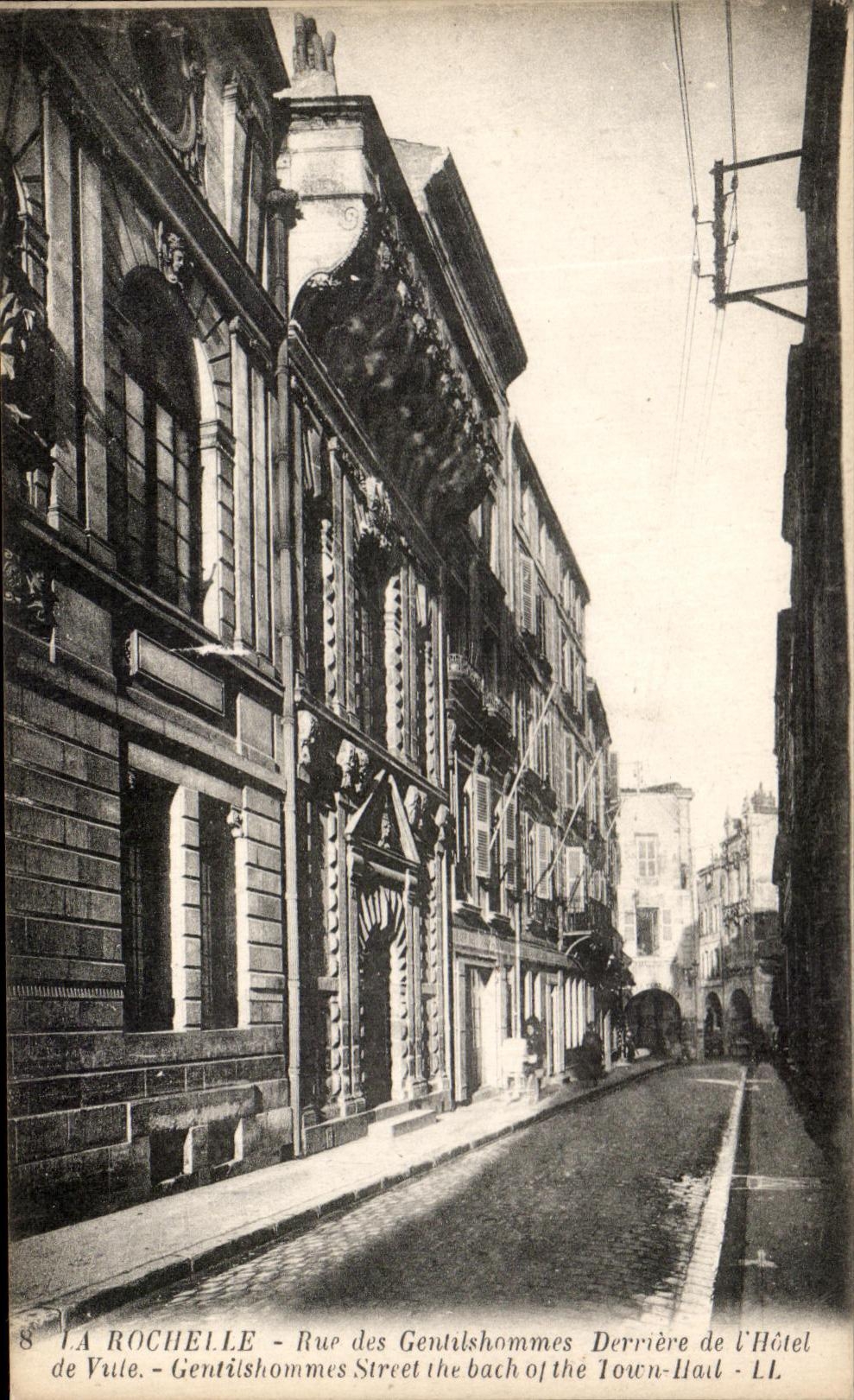CPA La Rochelle Street of the Gentlemen Behind of I' Town hall