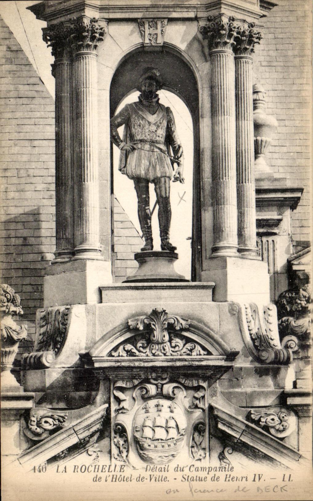CPA La Rochelle Detail of the Bell-tower of I' Town hall Statue of Henri IV