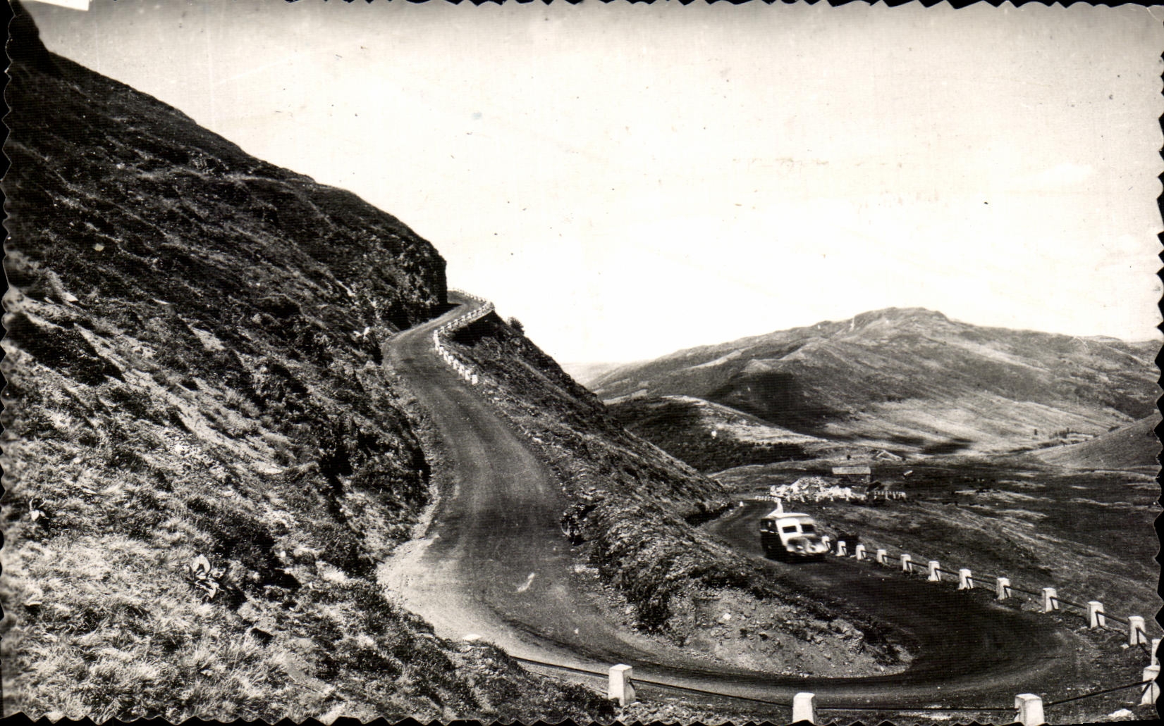 CPSM Auvergne In Puy Mary Large Lournant on the road of Murat