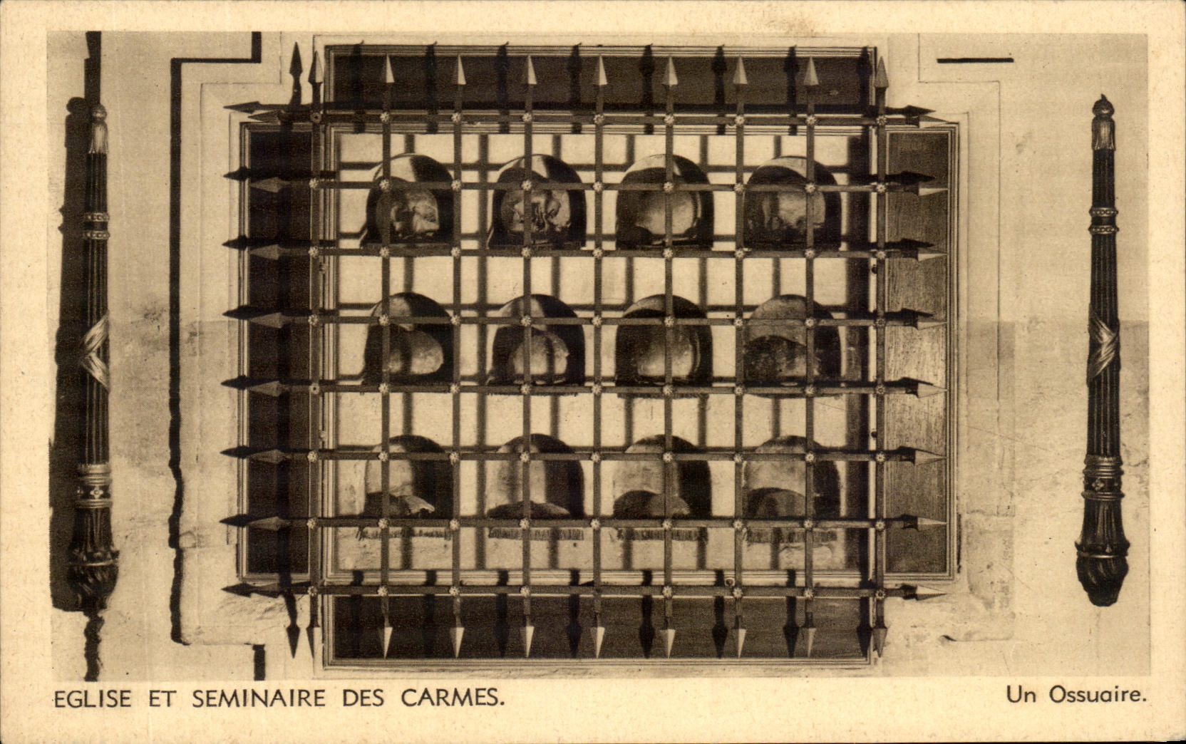 Iglesia de CPA y Seminaire de los frailes carmelitas un osario