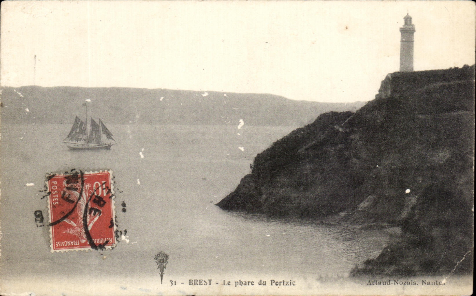 CPA Brest Le Phare du Portzic Bateau