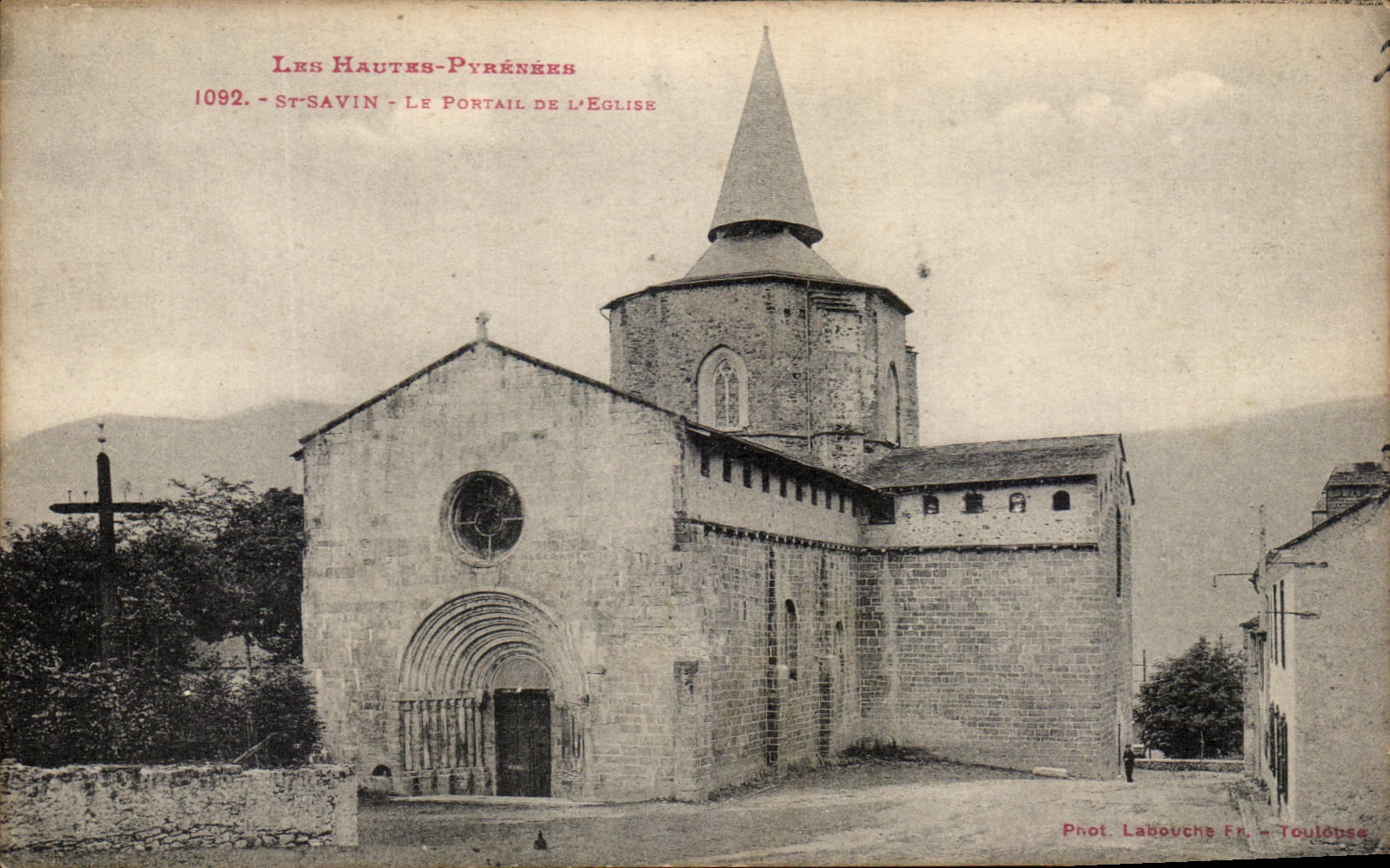 CPA Les Hautes Pyrennes St Savin Salle Le Portail De L'Eglise