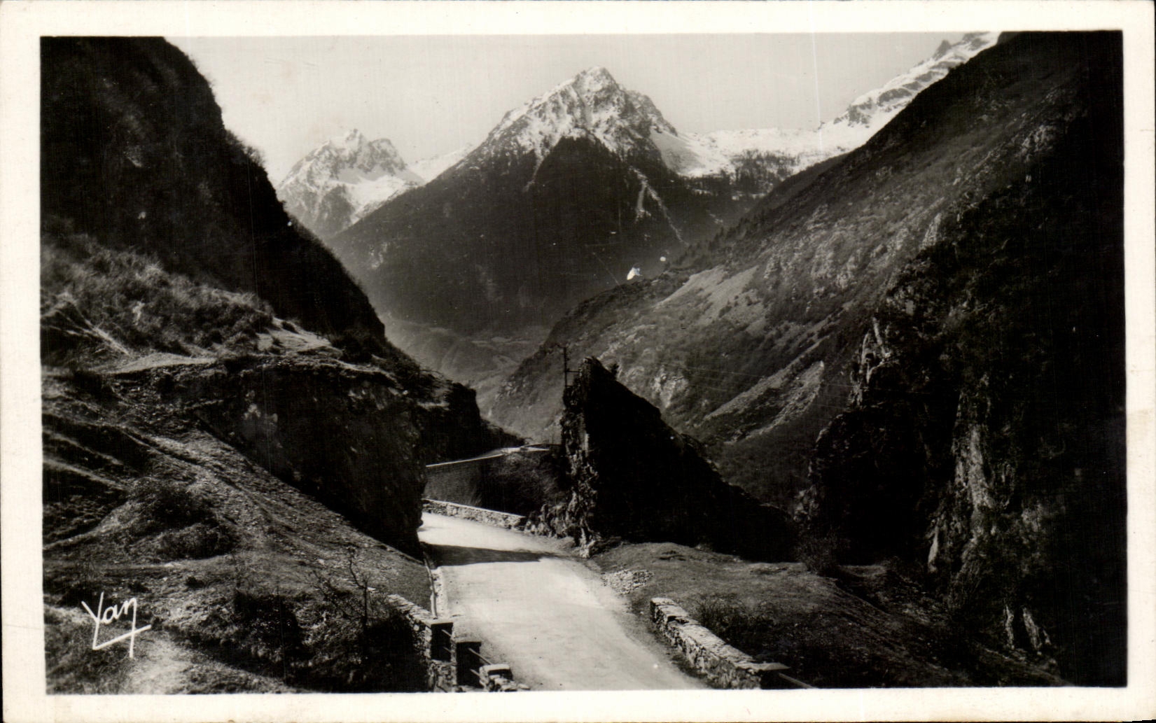 CPA Route De Luz A Gavarnie Porte d'Espagne