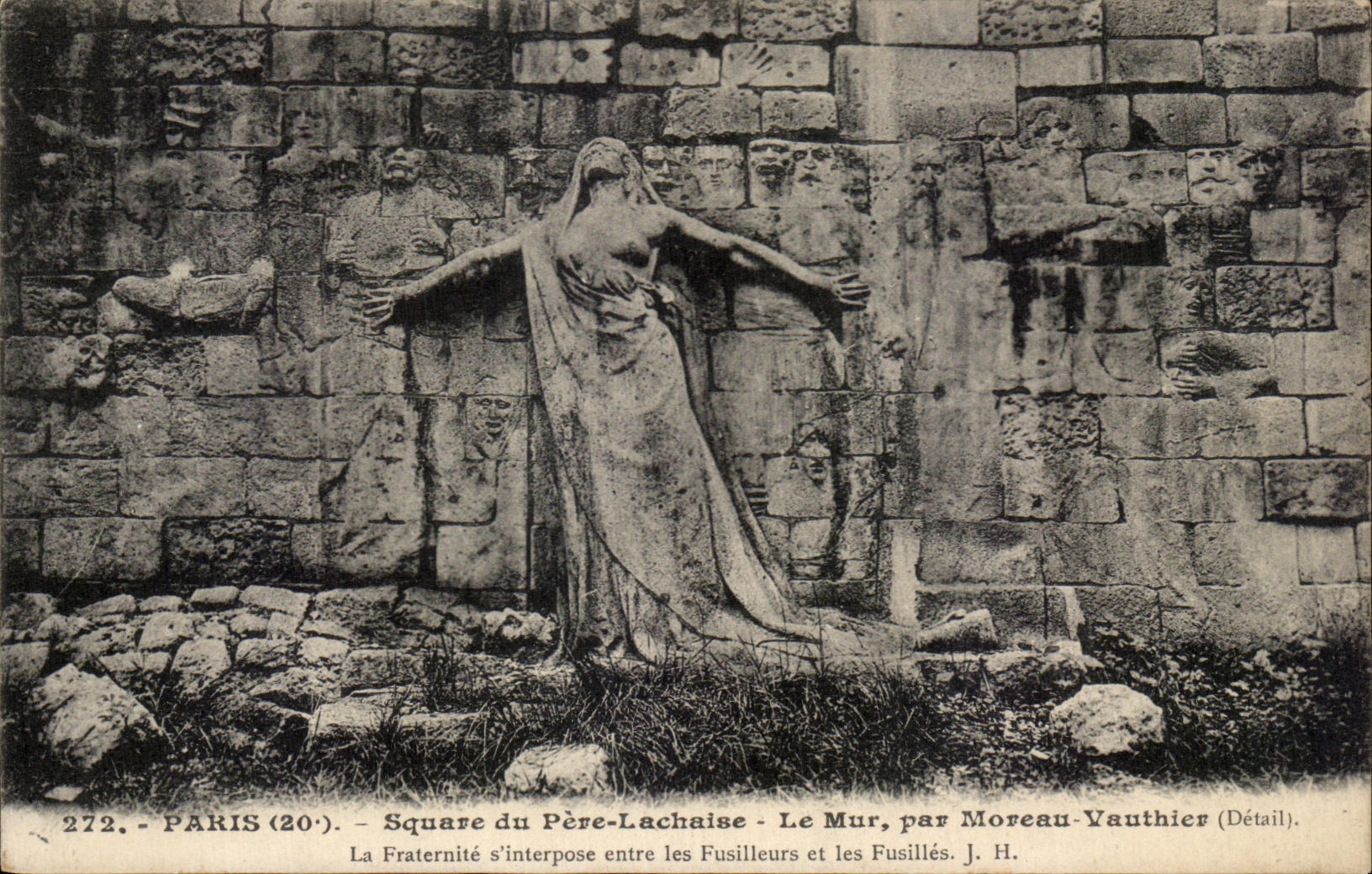 CPA Paris Square du Pere lachaise Le Mur par Moreau Vauthier La Fraternite