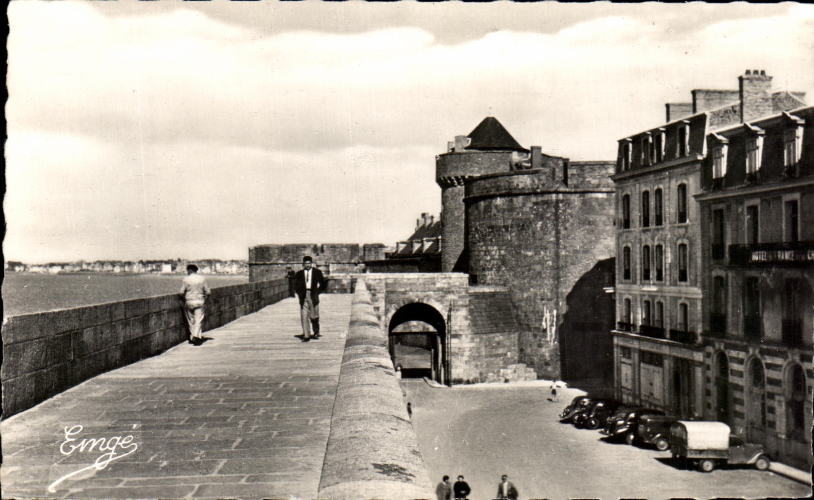Dimensiones de CPA de Emeroude Saint Malo Santo Tomas Courtine de las paredes
