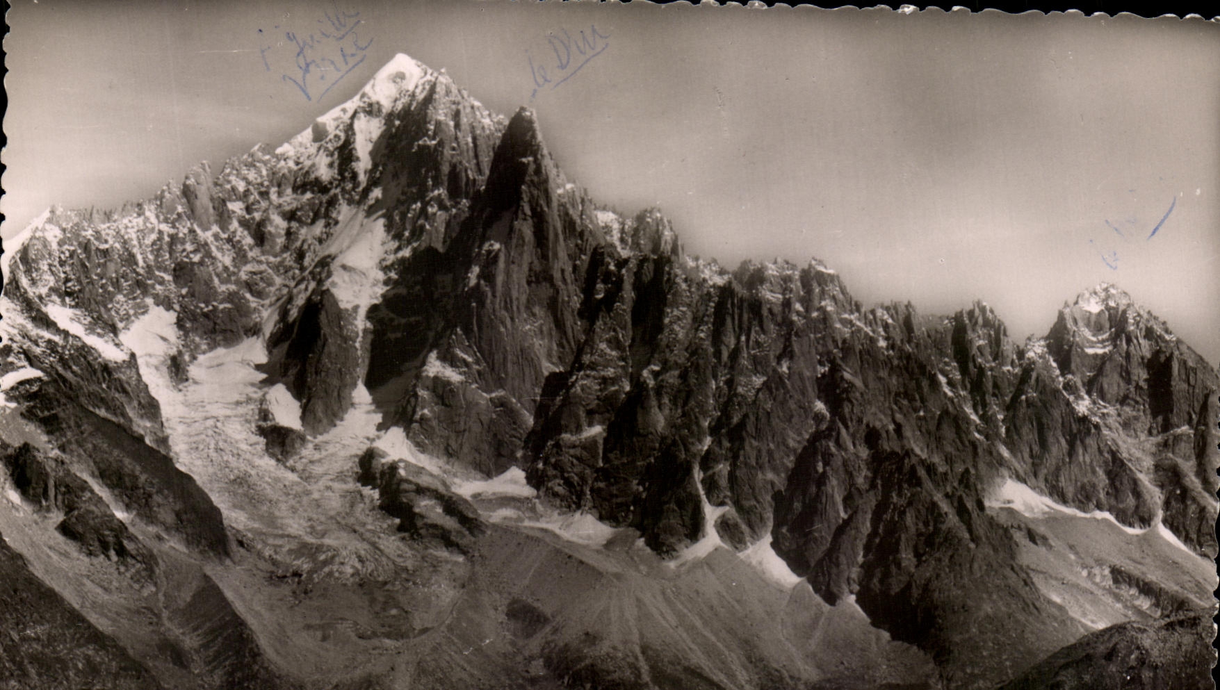 CPA Chamonix Alt L'Aiguille Verte Les Drus et le Moine 