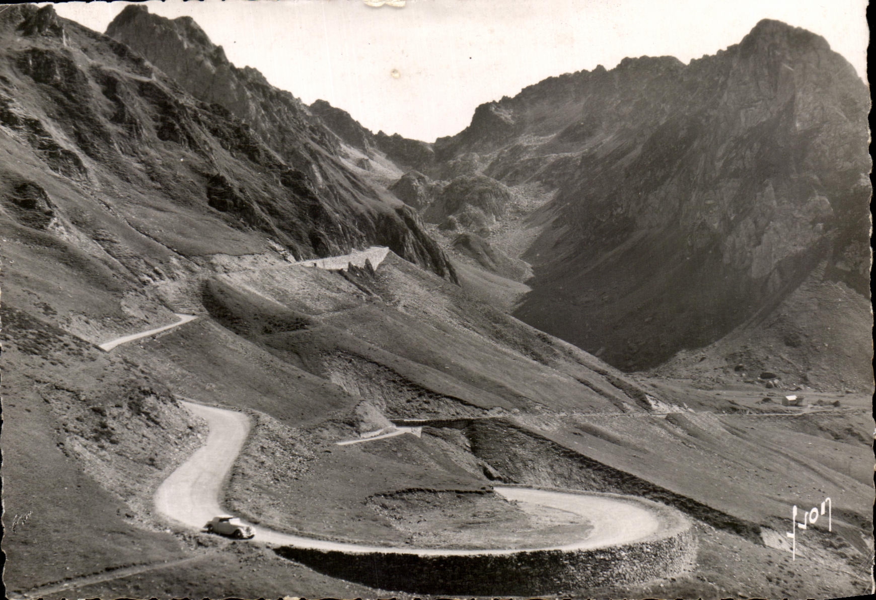 CPA Le Tourmalet Altitude La descente sur Bareges L'epingle a cheveux vue du sommet du Col