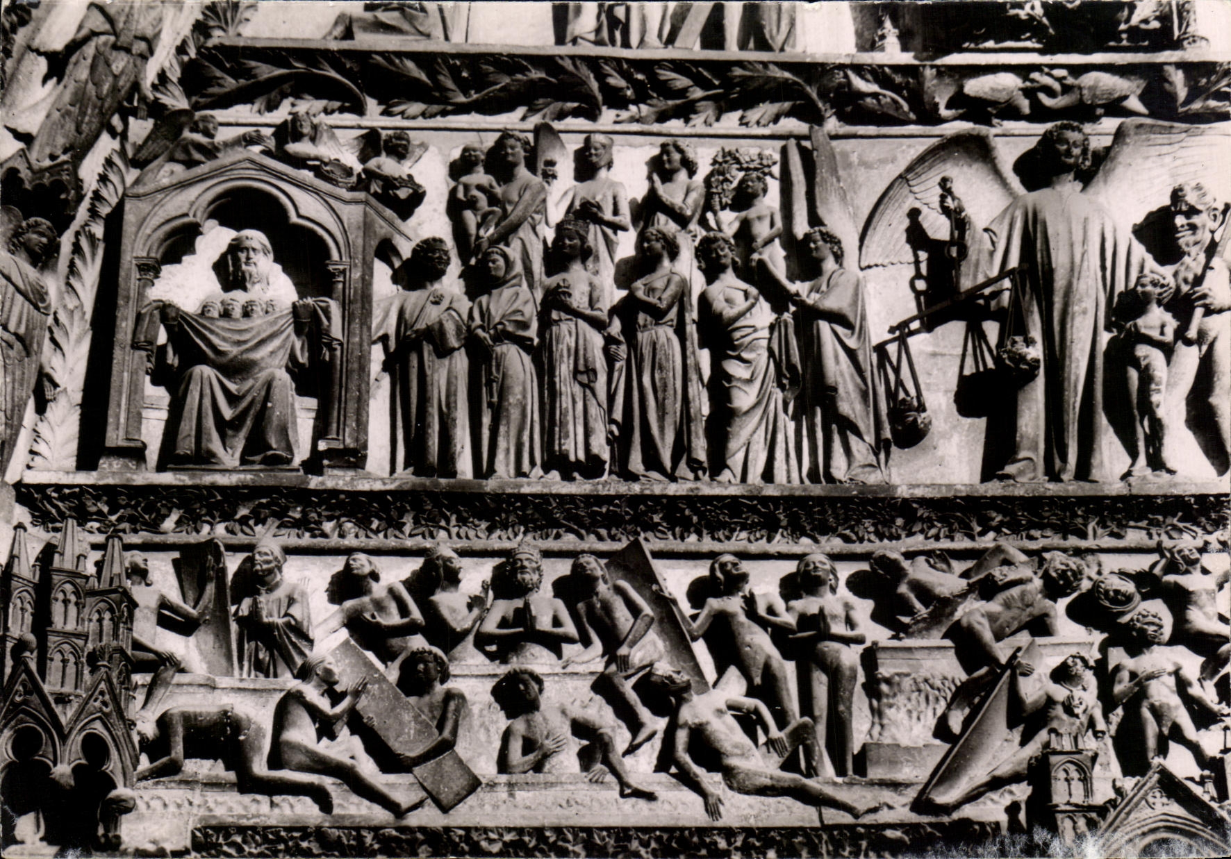 La puerta central de St Etienne de la catedral de CPA Bourges salio de una parte mas inferior de Tumpan de