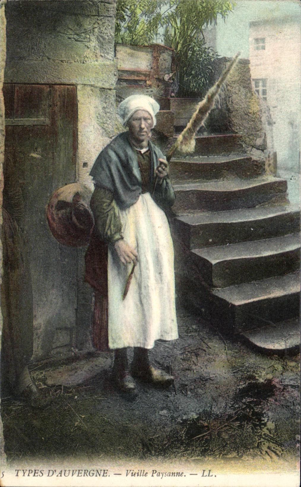 Standard CPA Of Old Auvergne Peasant Folklore Ropemaking machine