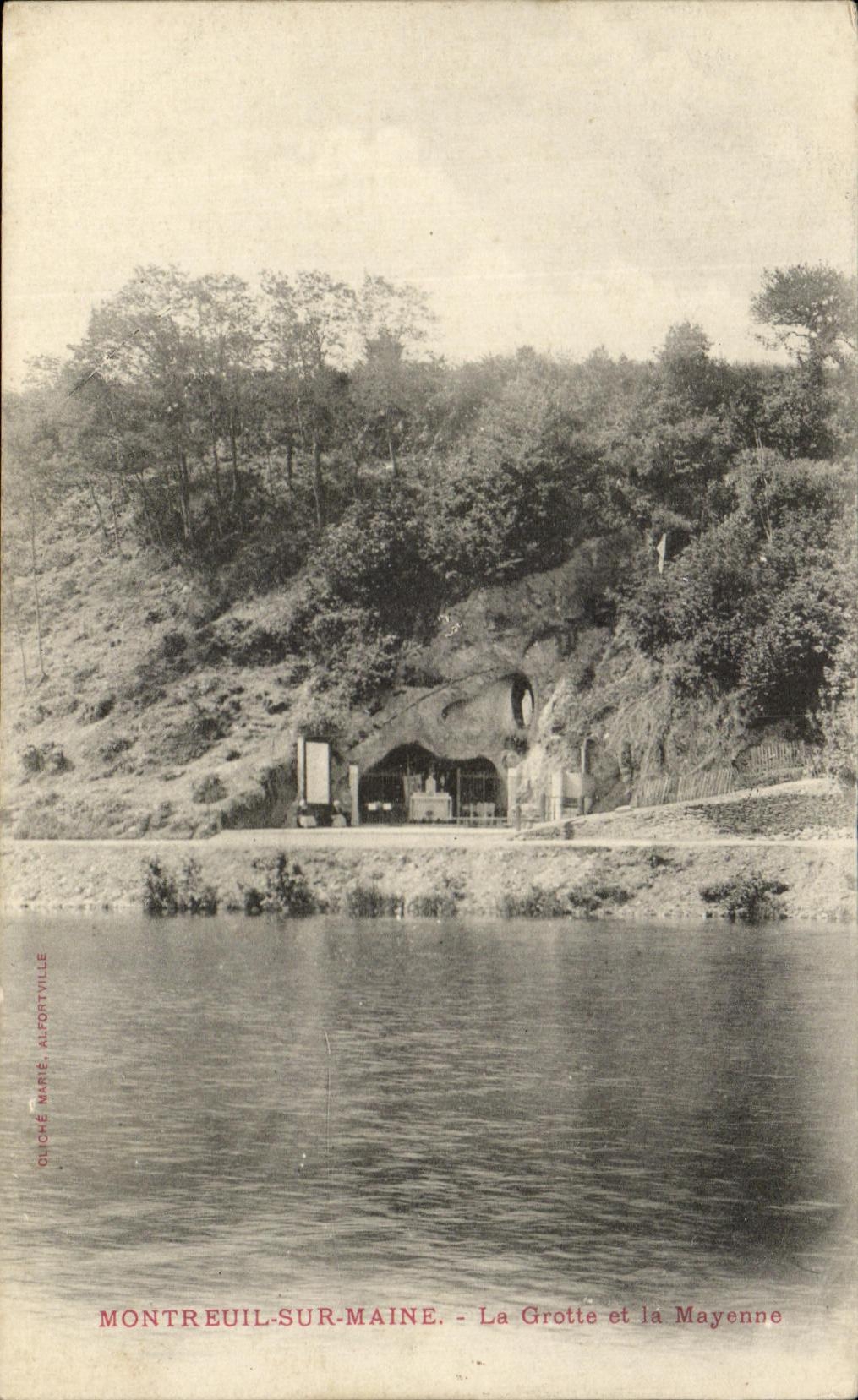 CPA Montreuil Sur Maine la Grotte et la Mayenne