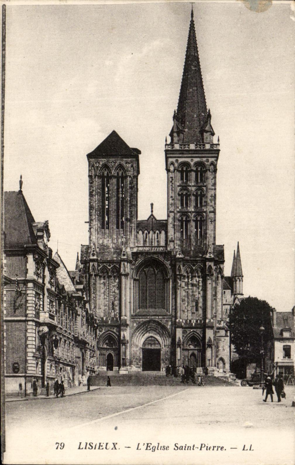 CPA Lisieux the Church Saint Pierre