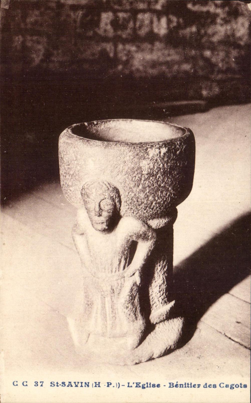 CPA St Savin I'Eglise Benitier des Cagots