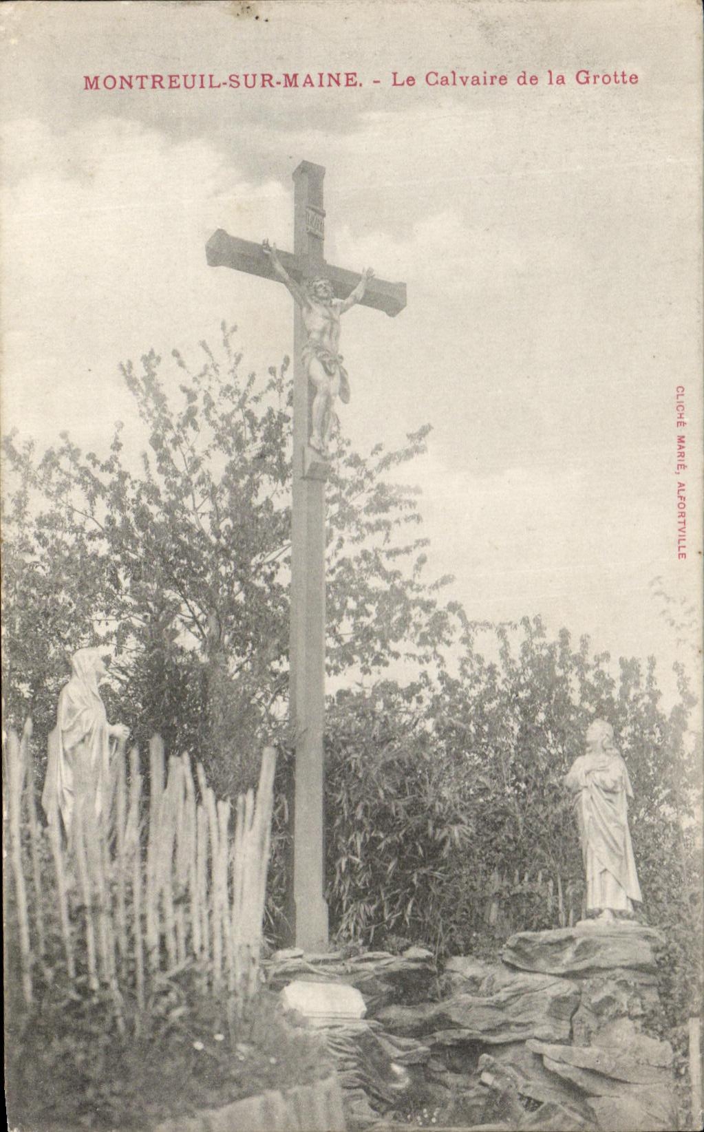 CPA Montreuil Sur Maine Le Calvaire de la Grotte Christ