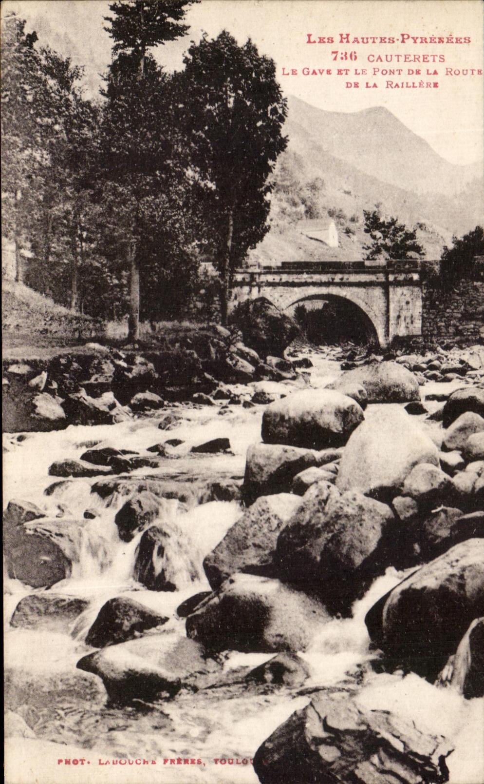 CPA Les Hautes Pyrennes Cauterets Le Gave et le Pont dela Route De la Raillers