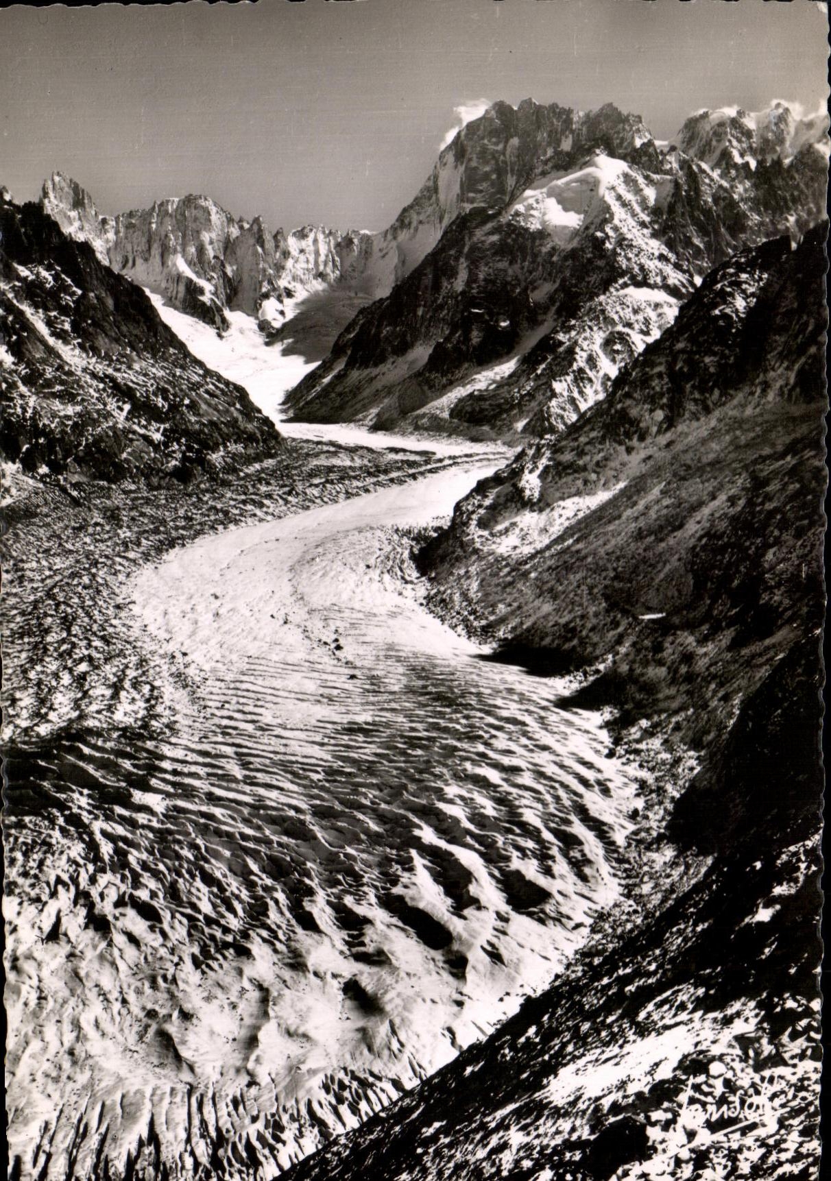 CPA Chamonix Alt la Mer de Glace et les Grandes Jorasses