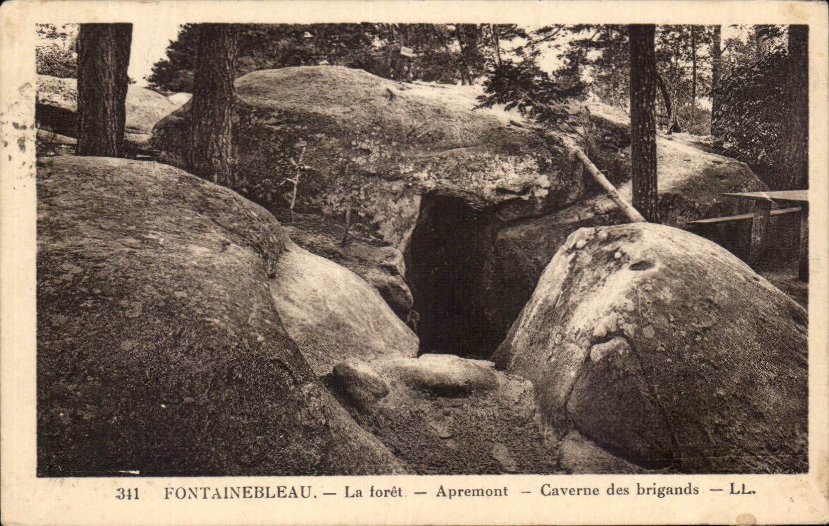 CPA Fontainbleau La Drill Apremont Cave of the Brigands