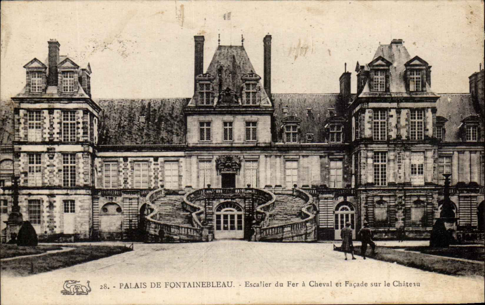 CPA Palais of Fontainebleau Escalier of the horseshoe and Frontage on the Castle