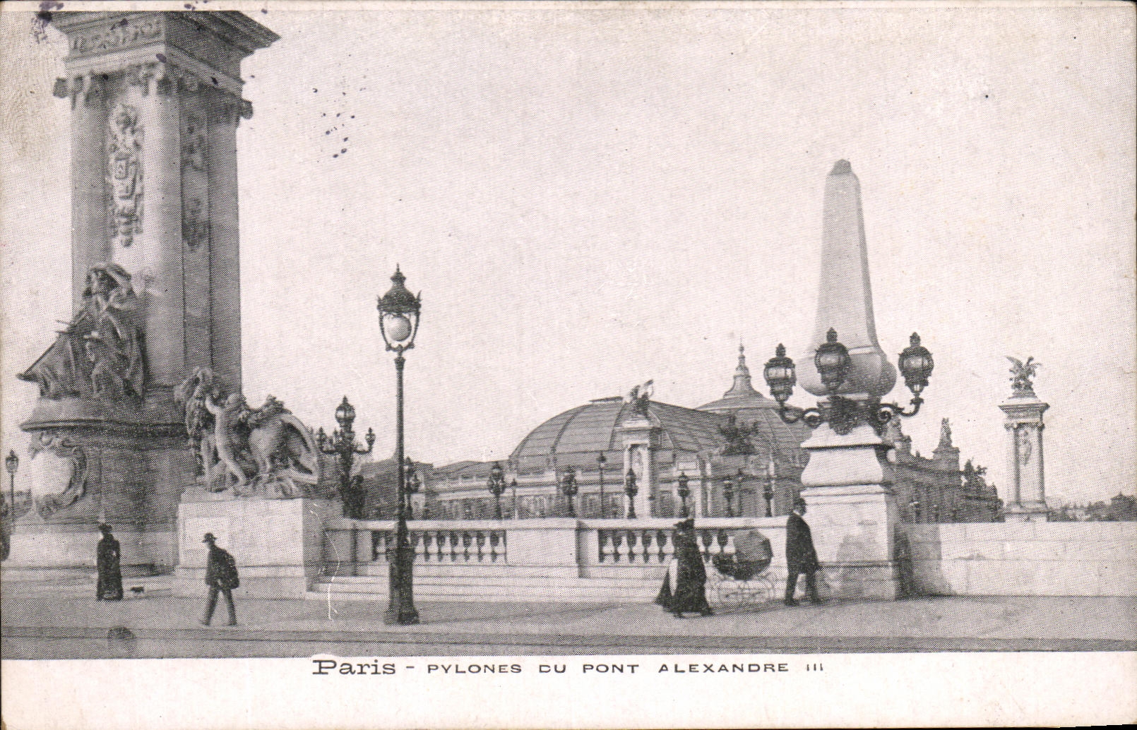 CPA Paris Pylones Du Pont Alexandre III