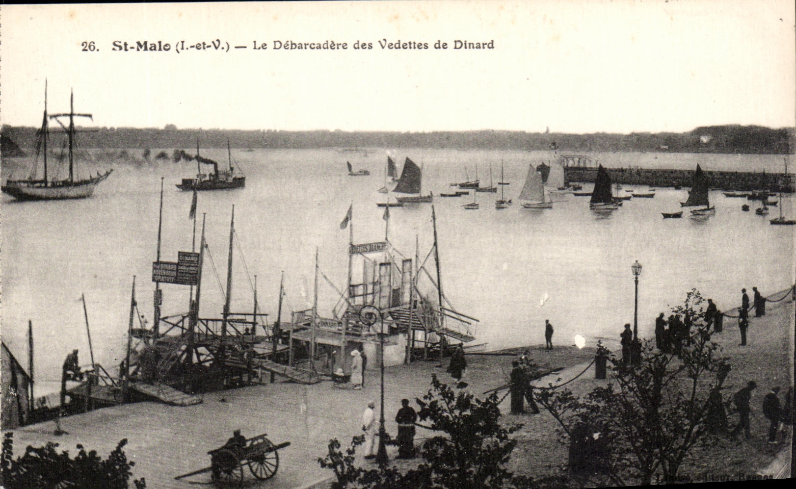 St Malo de CPA el muelle de descarga de las motoras de alta velocidad de los barcos de Dinard