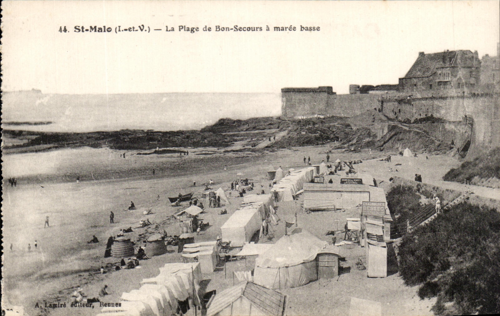El St Malo de CPA la playa de la buena ayuda tiene marea baja