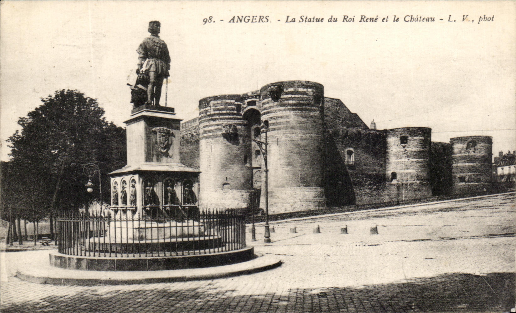 CPA Angers the Statute of King Rene and the Castle