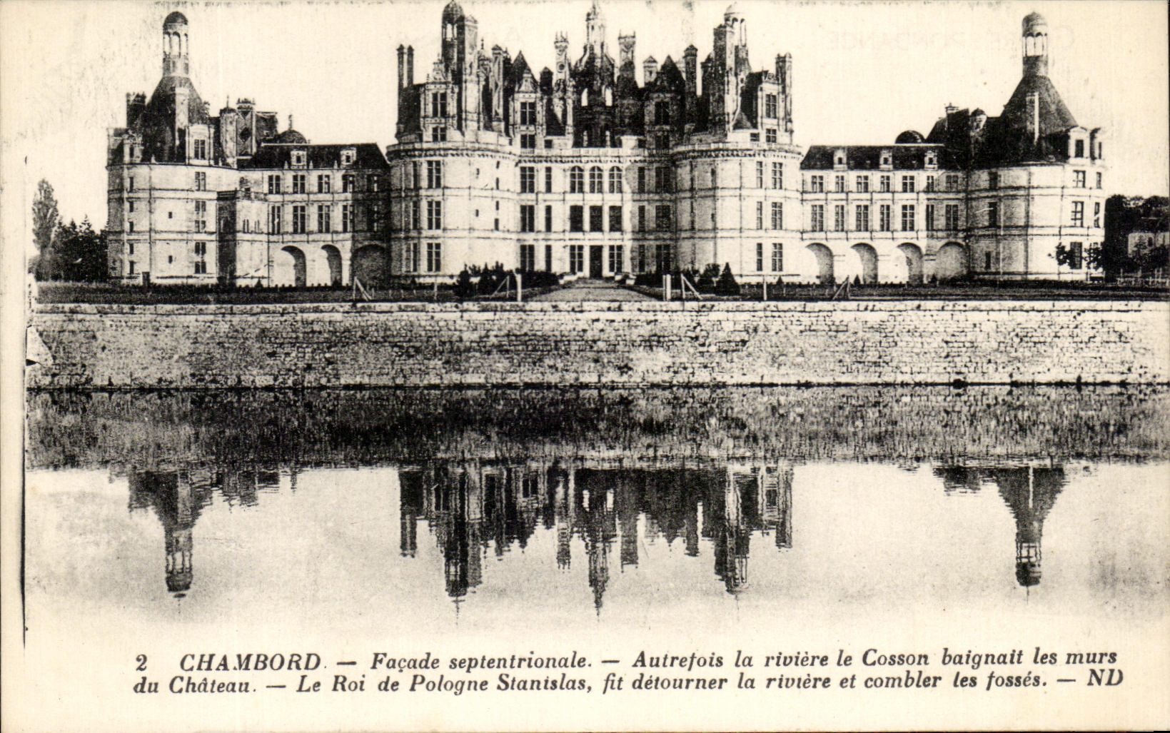 CPA Chambord Facade septentrionale Autretois la riviere le Cosson baignait les murs du Chateau