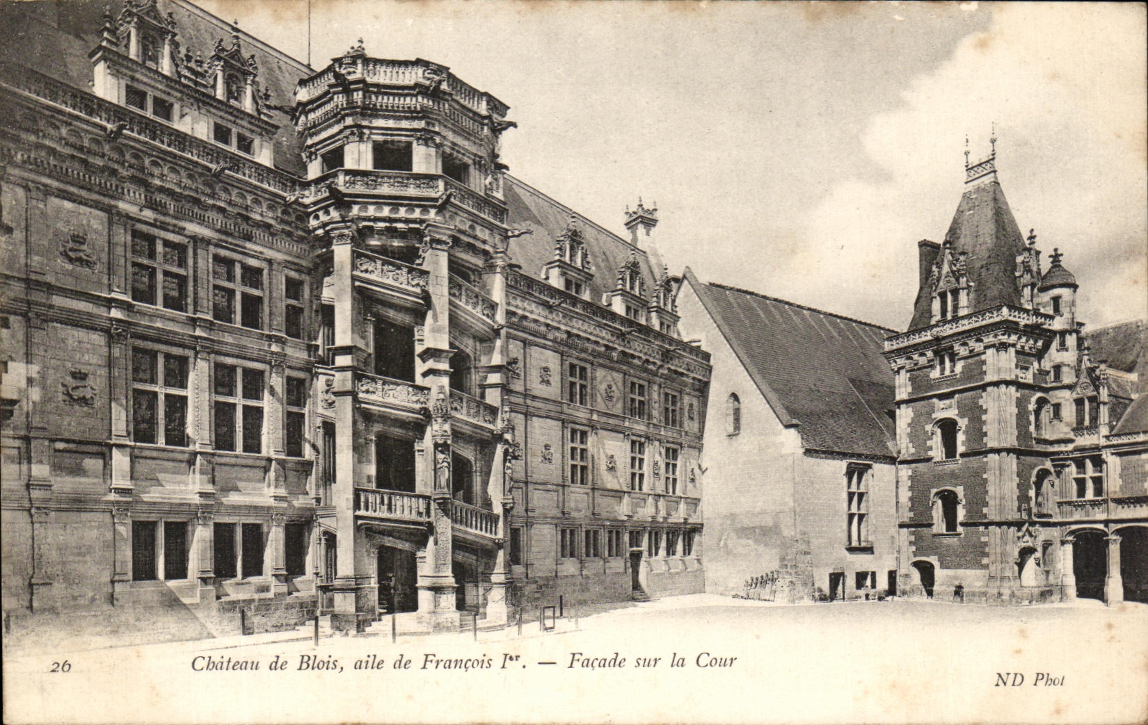 CPA Chateau de Blois aile de Francois 1er Facade sur la Cour