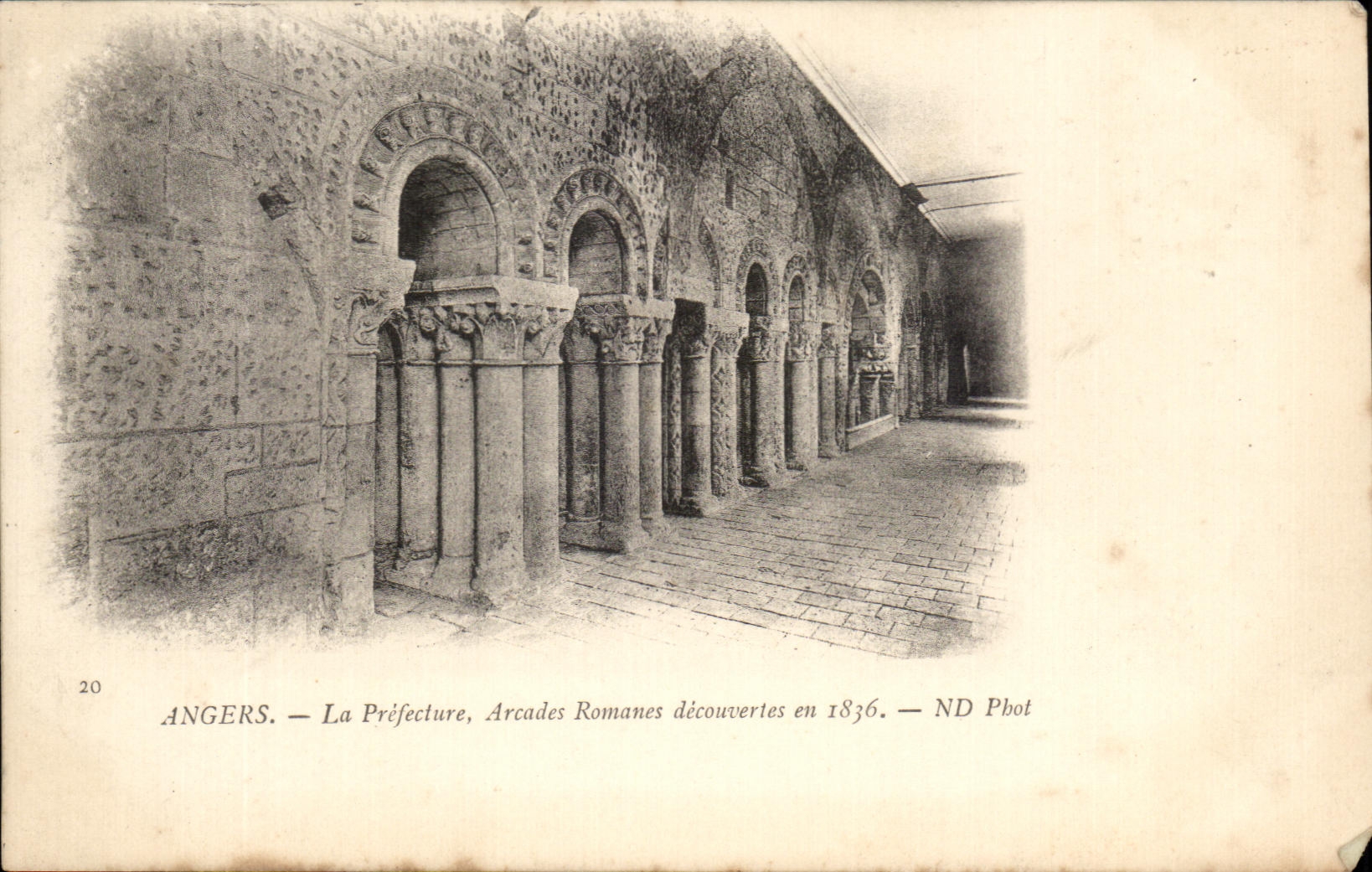 CPA Angers La Prefecture Romance Arcades discovered in 1836