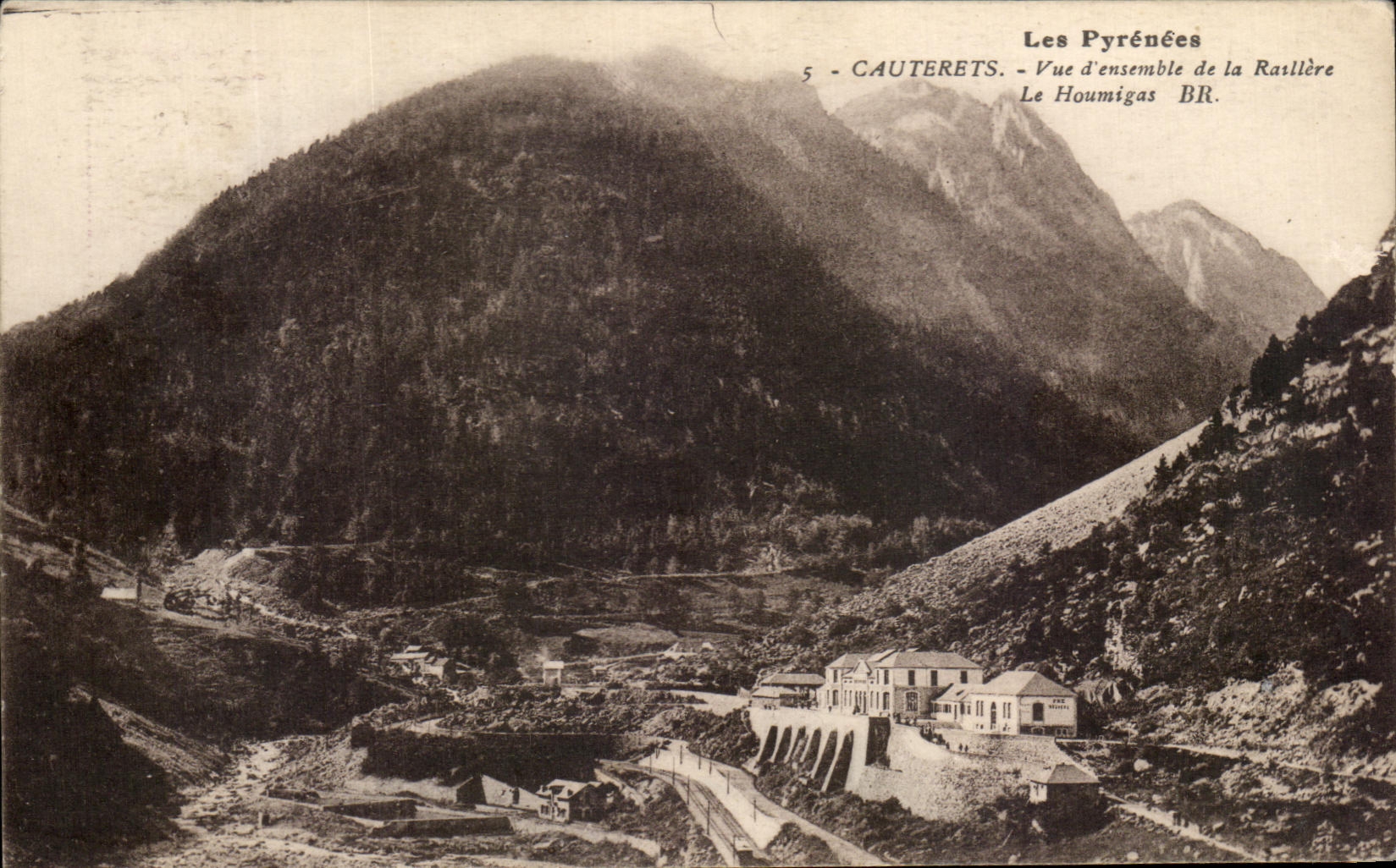 CPA Les Pyrenees Cauterets Vue d'ensemble de la Raillere Le Houmigas