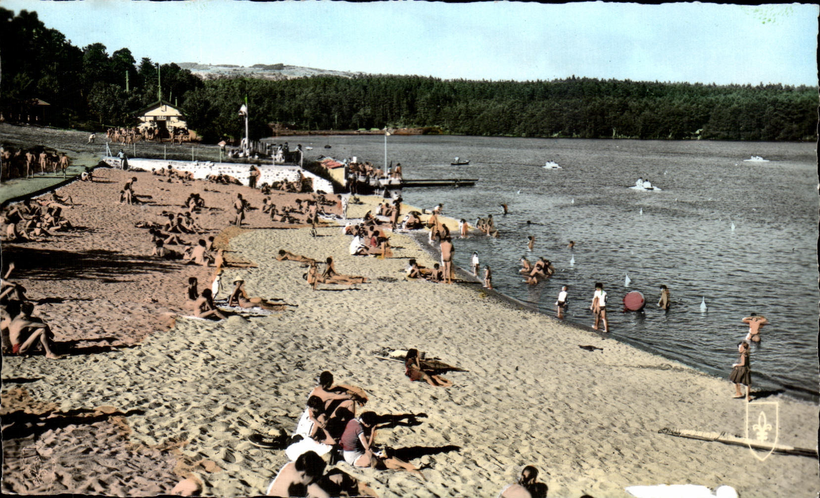 CPSM Picturesque Auveregne Aydat La Beach Lake