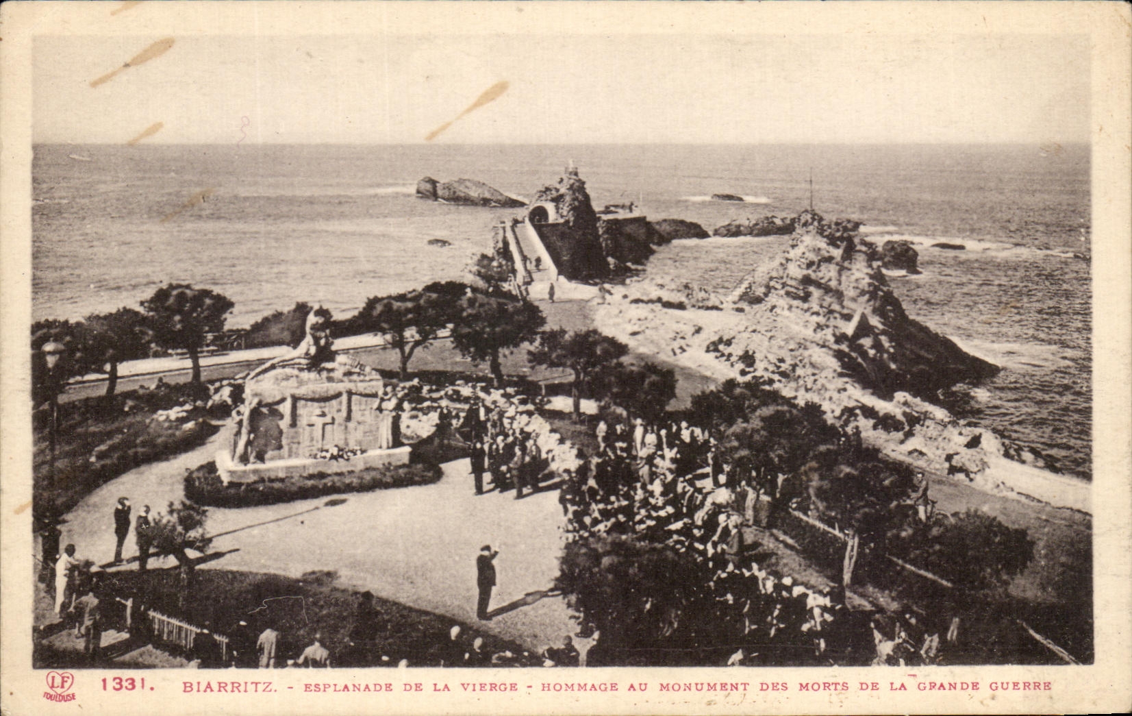 CPA Biarritz Esplanade De La Vierge Hommage au monument des morts de la grande guerre