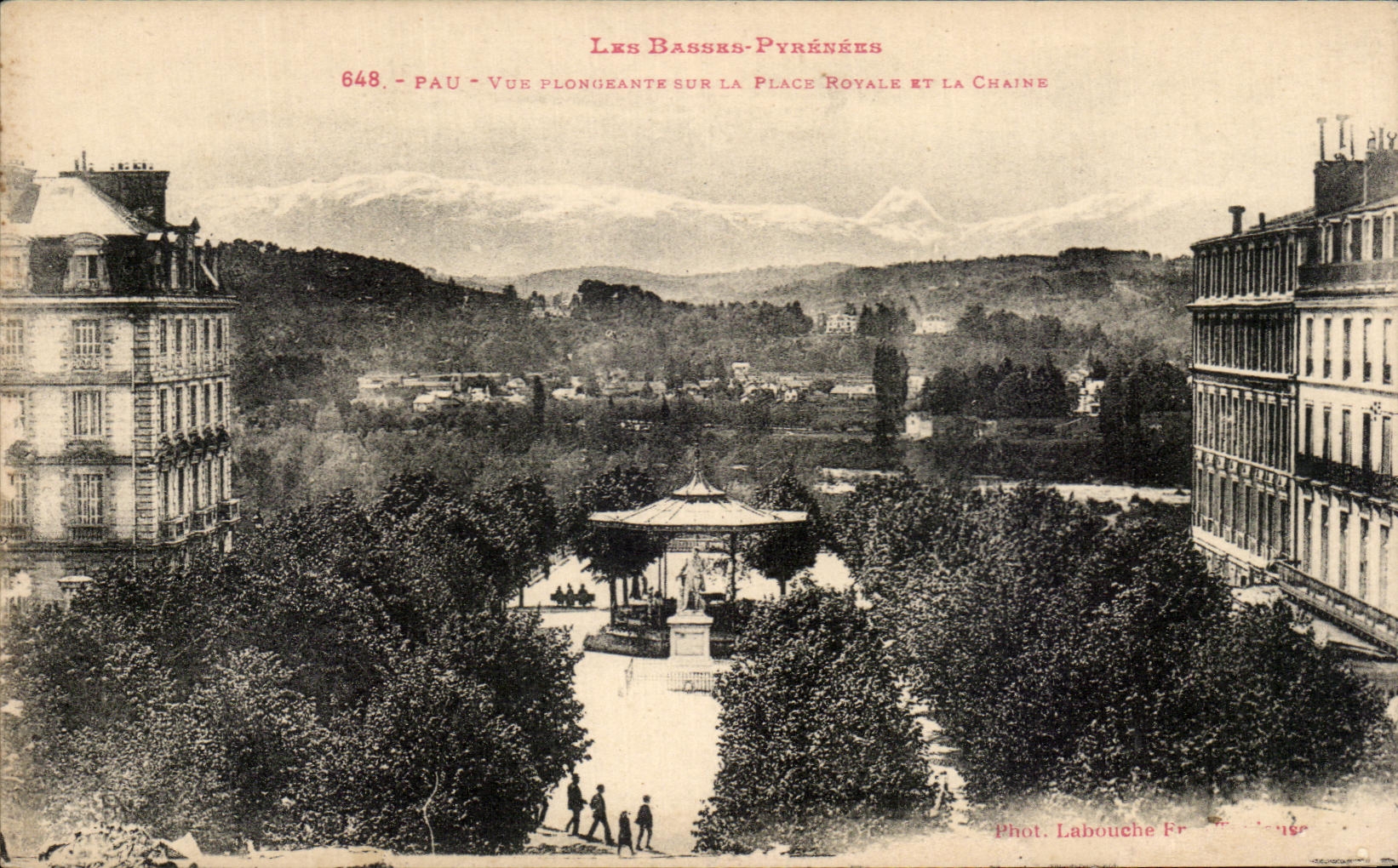CPA the Low Pyrenees Pau Vue Sur La Places Royal and the chain