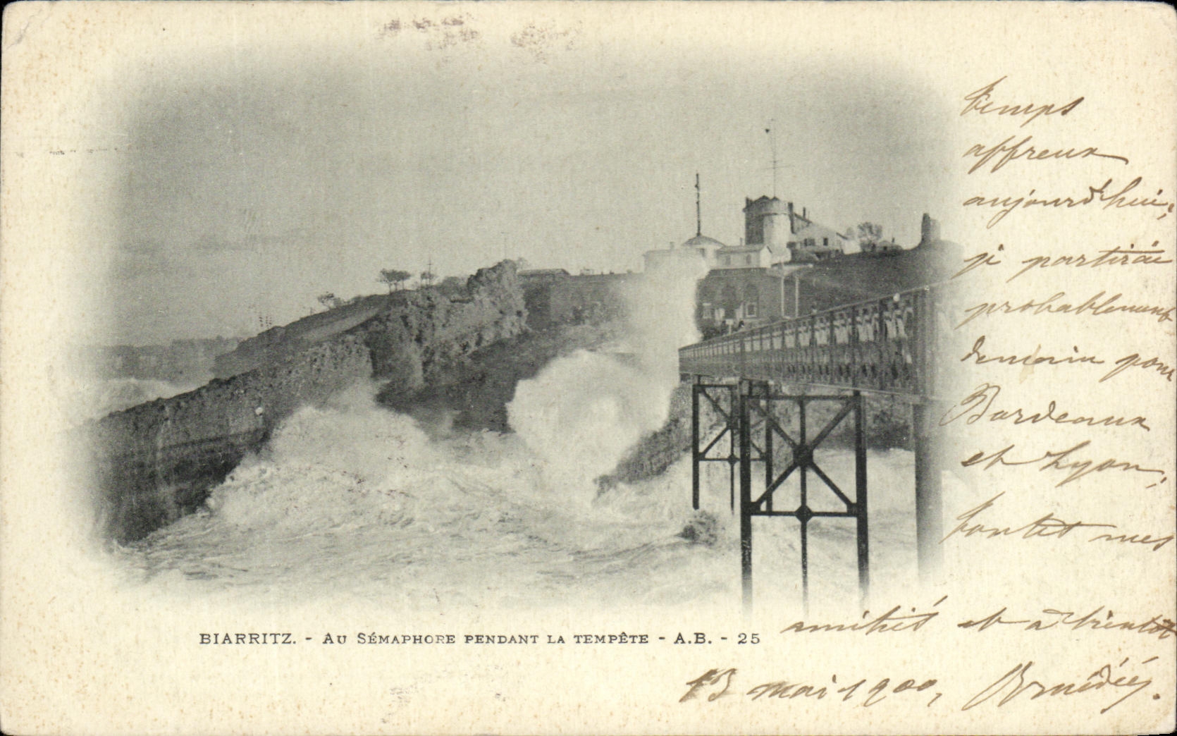 CPA Biarritz Au Semaphore Pendant La Tempete