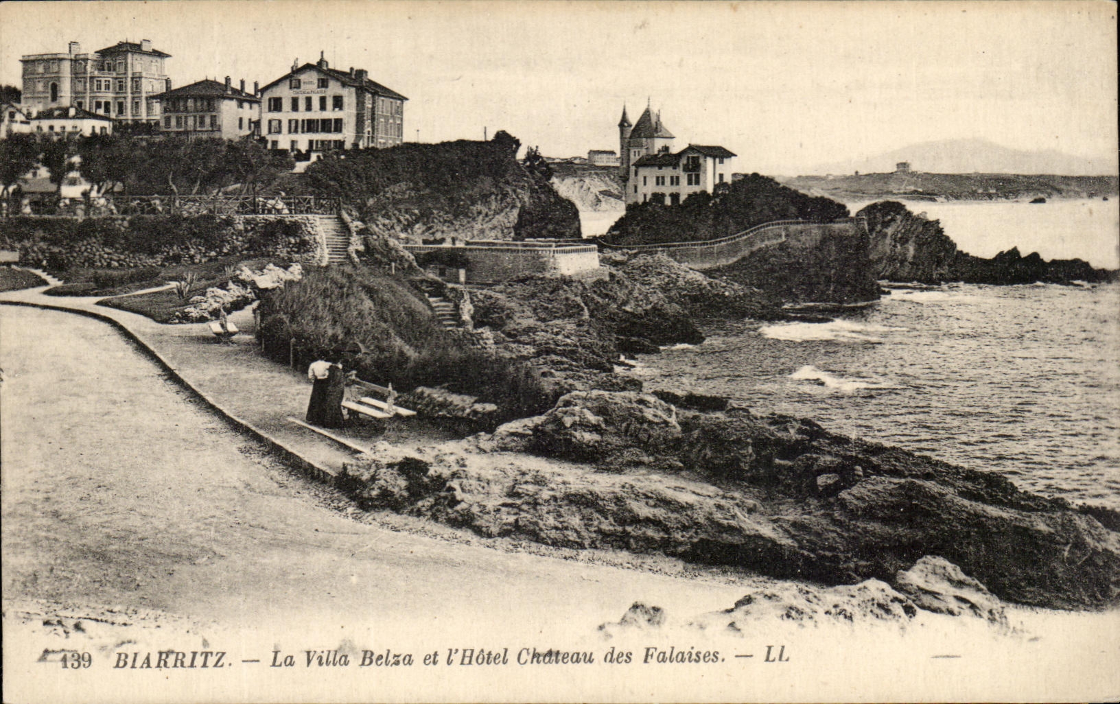 CPA Biarritz La Villa Belza Et l'Hotel chateau Des Falaises