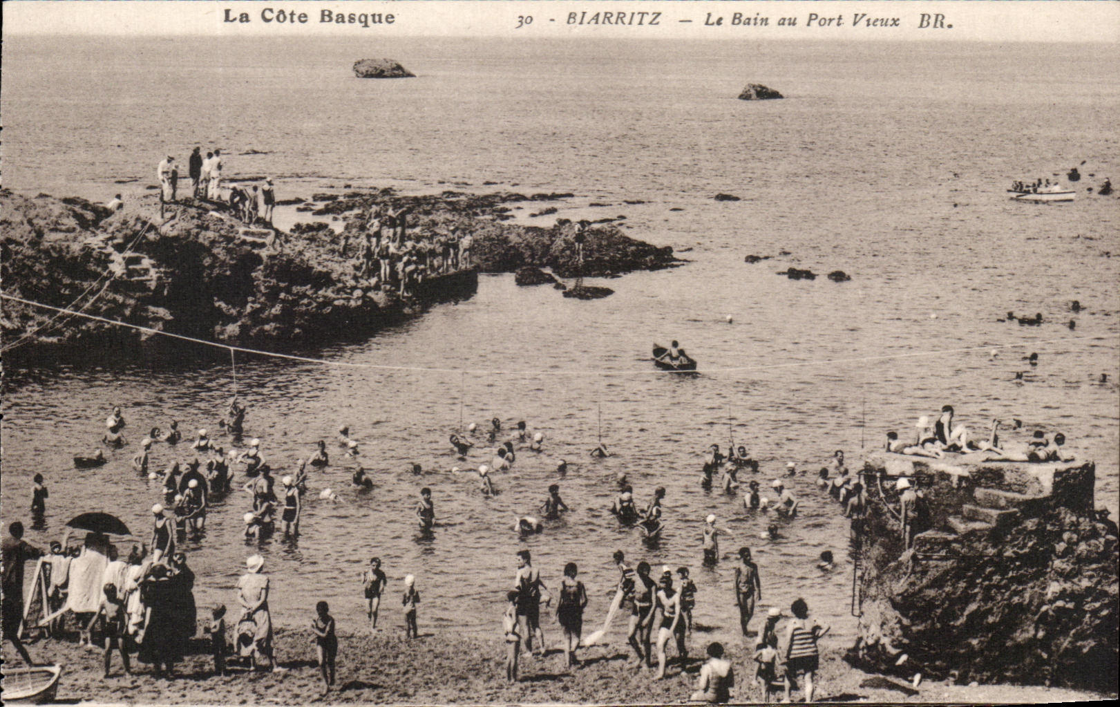 CPA La Cote Basque Biarritz Le Bain au Port Vieux