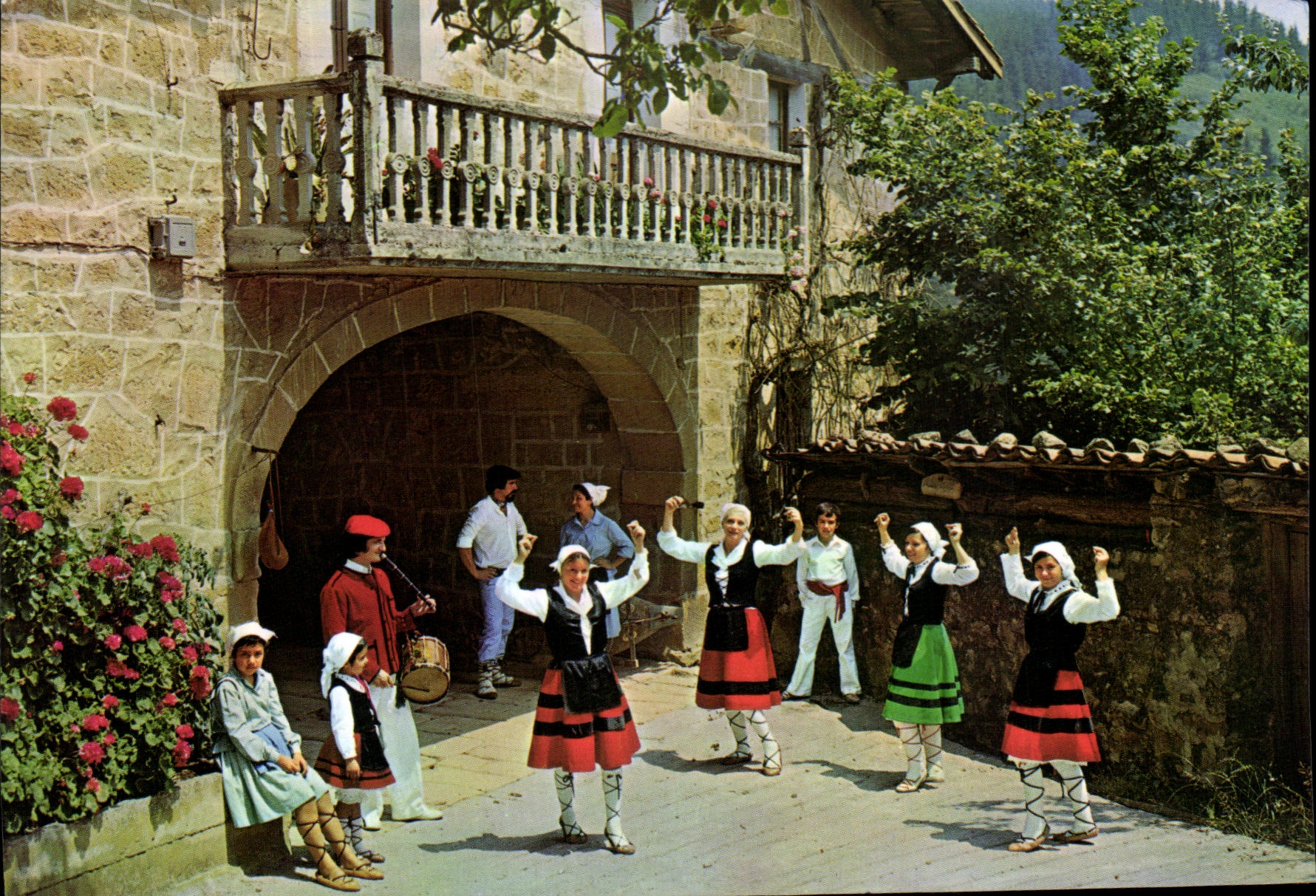 CPM Caserio Tipico Vasco Folklore