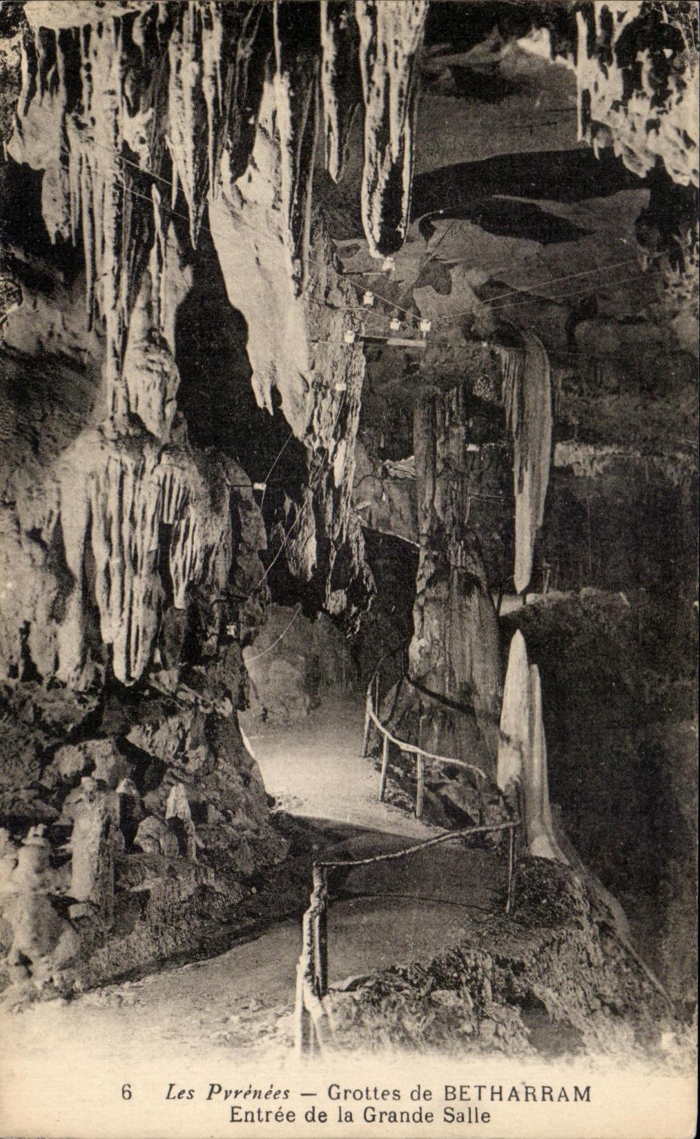 CPA the Pyrenees Caves De Betharram Entrance Of the Big room