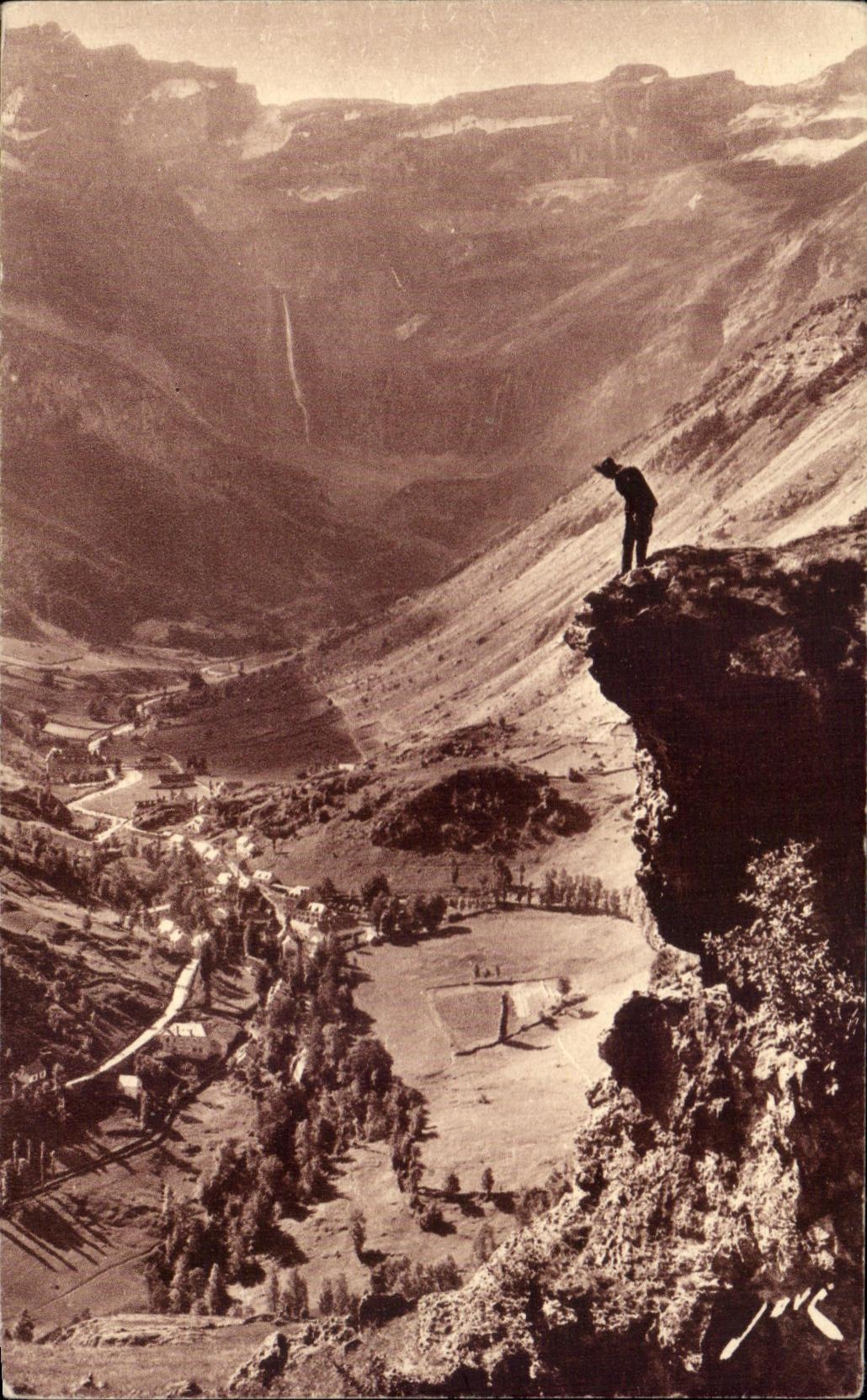 CPA Gavarnie Overall picture At the Bottom the Et La Circus Large cascade