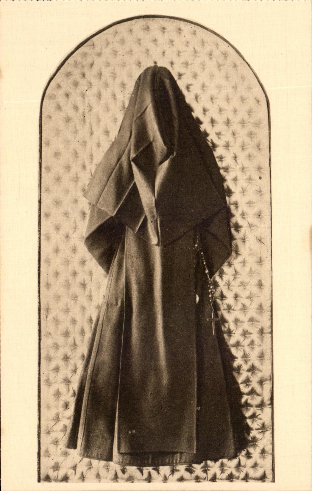 CPA Robe of small bore-hole veils and Chapeler de Saint Therese of the Jesus Child