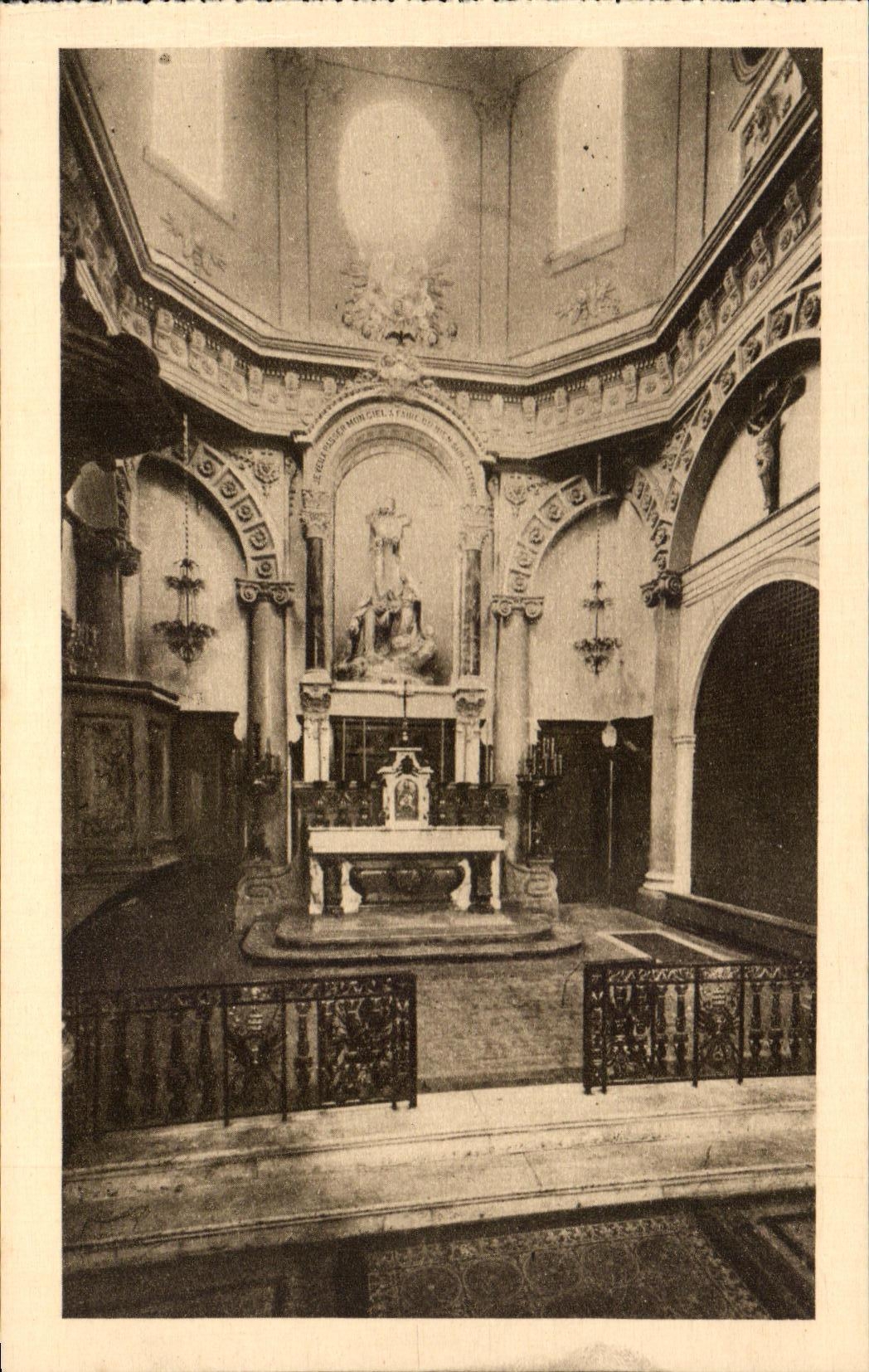 CPA La Chapelle of the Carmelite nuns of Lisieux Sanctuare the Grid of the Chorus of the Nuns