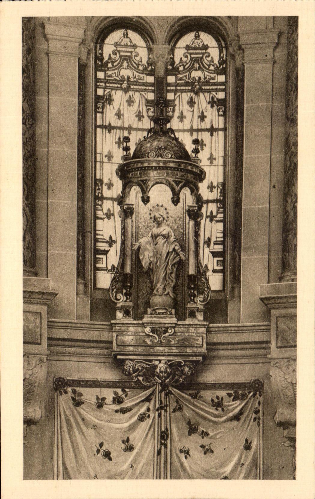 CPA edieule of your miraculous Virgin of the Smile to the top of the Hunting of Sainte Therese of the Jesus Child