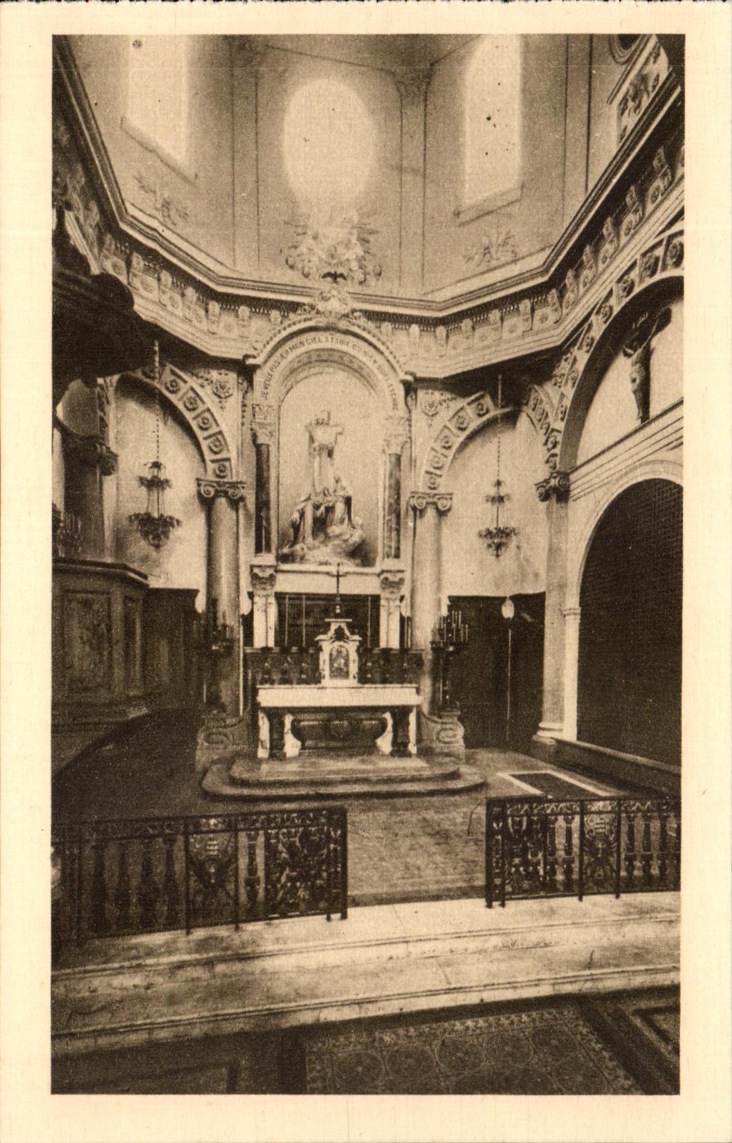 CPA La Chapelle of the Carmelite nuns of Lisieux Sancturaire the Grid of the Chorus